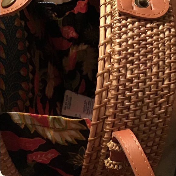 Collection XIIX (Crossbody Purse in Natural Rattan) - Picture 5 of 8